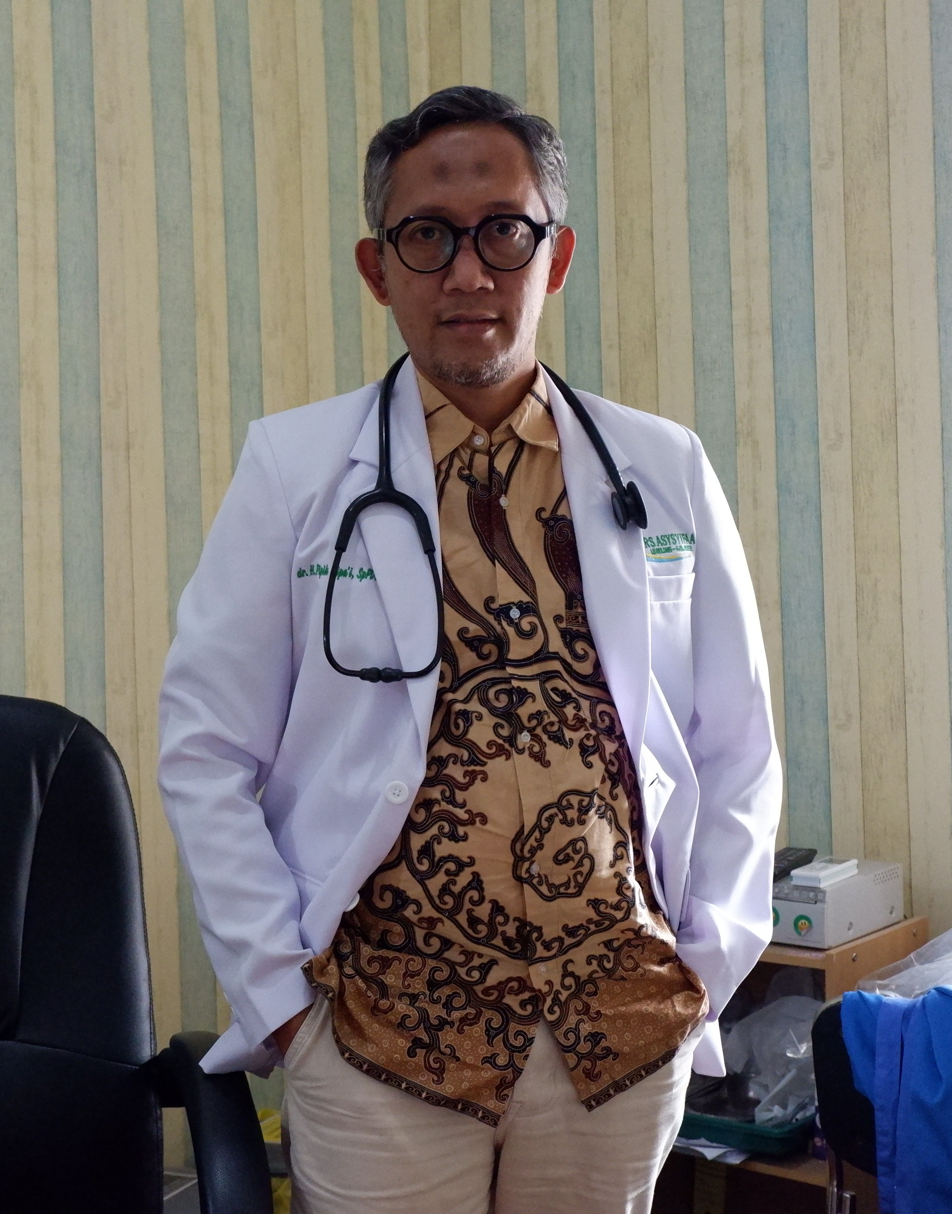 dr. H. Pipik Ripai, M.Sc, Sp.PD